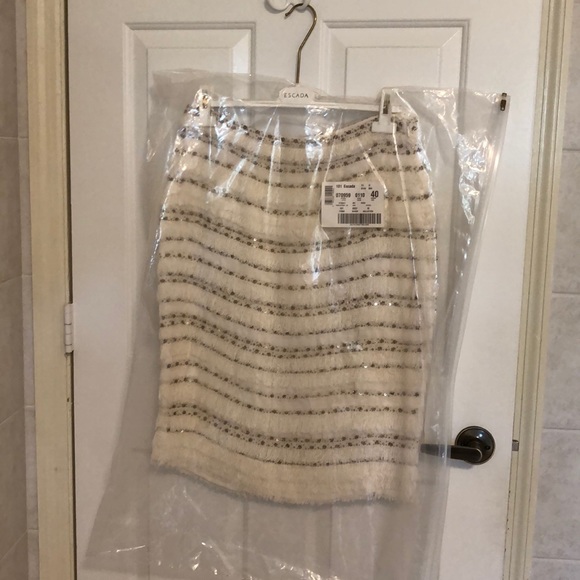 Escada Skirt - Picture 9 of 10